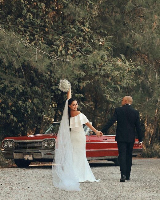 Evliliklərinin 15-ci ilində gəlinlik geyindi - Fotolar