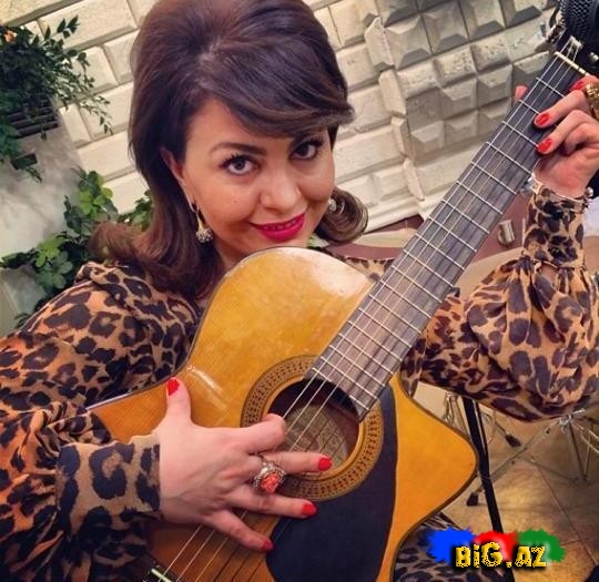 Samirə sazı gitaraya dəyişdi - FOTO