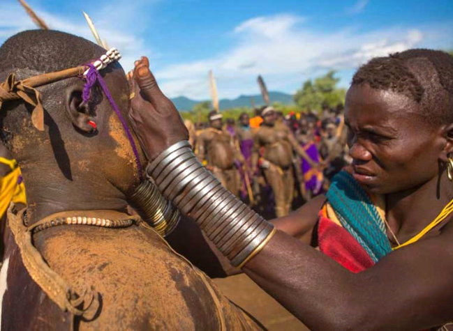6 ay cinsi əlaqəyə girmək olmaz - Qan içən kişilərin bu adəti şok etdi - FOTOLAR