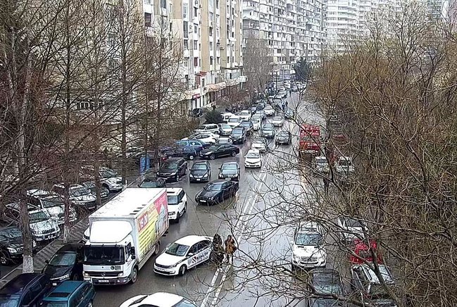 Bakıda nəqliyyat vasitələrinin hərəkətində məhdudiyyətlər yarandı - Yanğına görə - FOTO