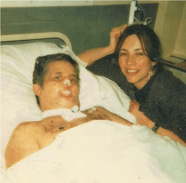 3 ay komada qaldıqdan sonra ayıldı, qolları, əlləri və üzünün kəsildiyini gördü - şok