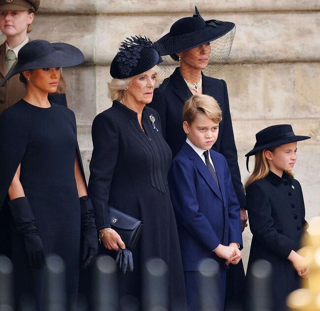 Kraliçanın dəfnində Diana izləri...