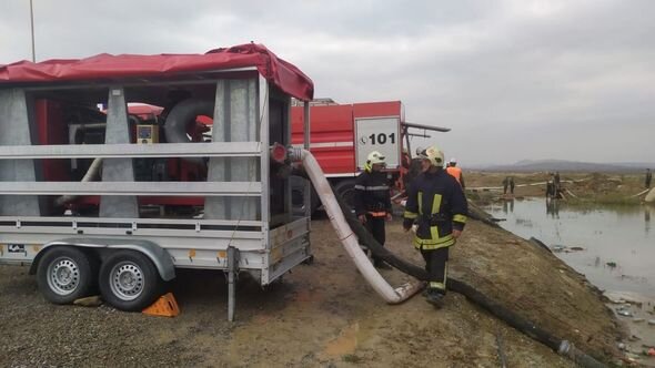 Azərbaycanda su basan magistral yolda nəqliyyatın hərəkəti tam bərpa olundu - YENİLƏNİB + FOTO/VİDEO