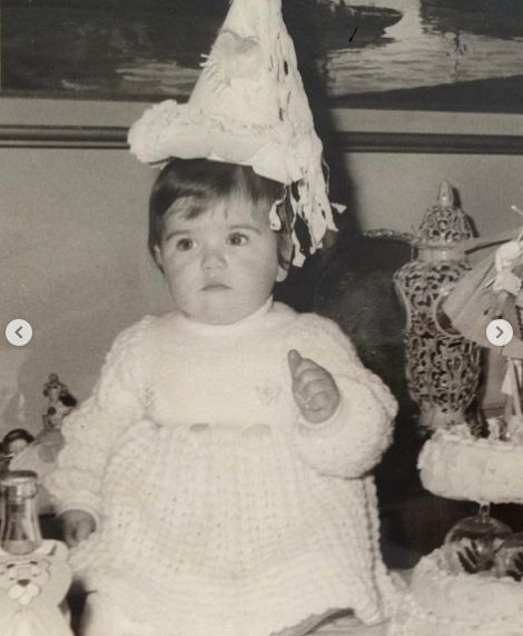 Nataliya Oreyro uşaqlıq FOTOLARINI paylaşdı