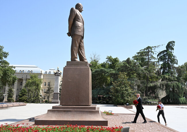 İlham Əliyev xanımı ilə Gəncəyə getdi - Fotolar-Yenilənir