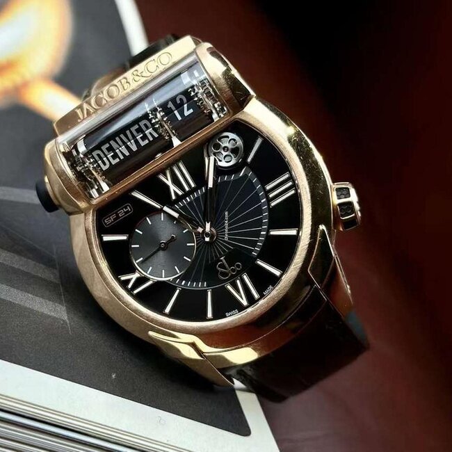 Bu dəfə bahalı saatı ilə gündəm oldu - Foto