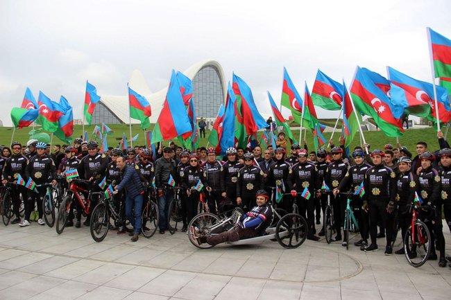 Mədət Quliyev velosiped sürdü - FOTO