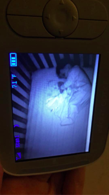 Körpəsinin yanında ruh gördüyünü düşündü, sən demə... - FOTO