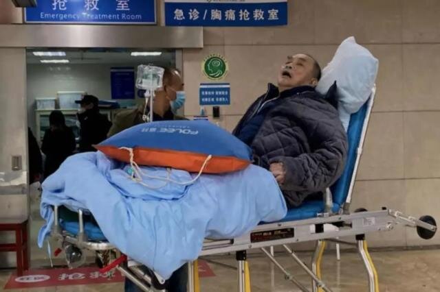 KABUS QAYIDIR: Gündə 5 min nəfərin öldüyü Çində cəsədlər kücələrə düzüldü - FOTO-VİDEO