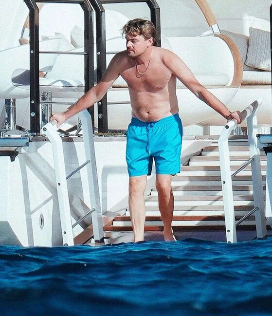 Yeni ili qadınlarla qarşıladı - FOTOLAR