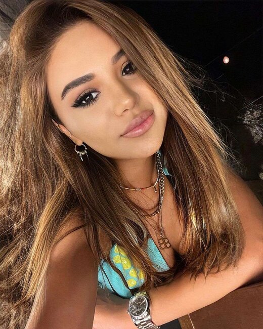 "FaceApp"la özünü yeniyetmə qızlara oxşatdı