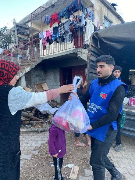 Azərbaycan könüllülərinin zəlzələ bölgəsindəki növbəti günü - FOTO