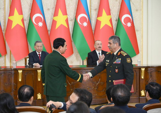 Azərbaycan ilə Vyetnam arasında imzalanmış sənədlər mübadilə edilib