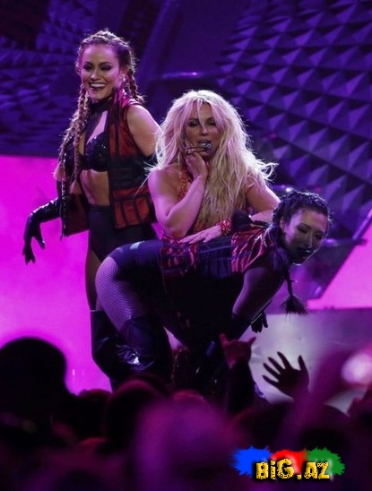 Britney Spears stripsiz rəqsi ilə coşdurdu - FOTOLAR (18+)