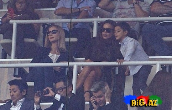 İrina Şeyk Ronaldonu oğlu ilə birgə izlədi - FOTO