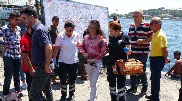 19 yaşlı qız huşunu itirdi, dənizə yıxıldı - FOTOLAR