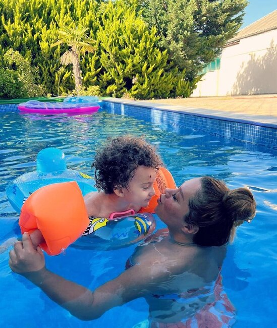 Xatirə hovuzdan FOTOLAR paylaşdı