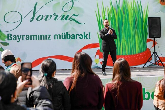 Paytaxtın abad məhəllələrindəki Novruz şənlikləri davam edir