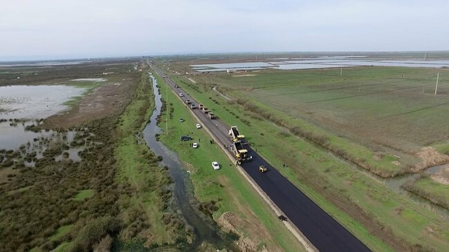 14 km uzunluğunda Salyan-Biləsuvar avtomobil yolu yenidən qurulur