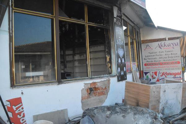 Enerji yığmaq üçün telefonunu elektrikə taxdı, faciə baş verdi - FOTOLAR