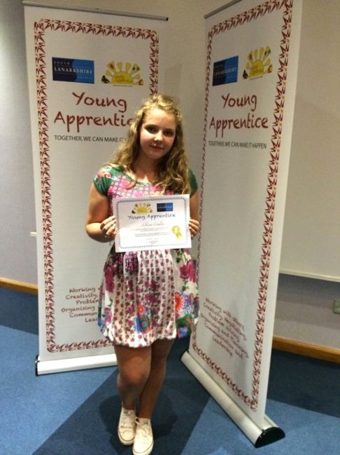 Sinif yoldaşları onu döydüyünə görə məktəbi tərk etdi, 13 yaşında öz şirkətini qurdu - FOTOLAR