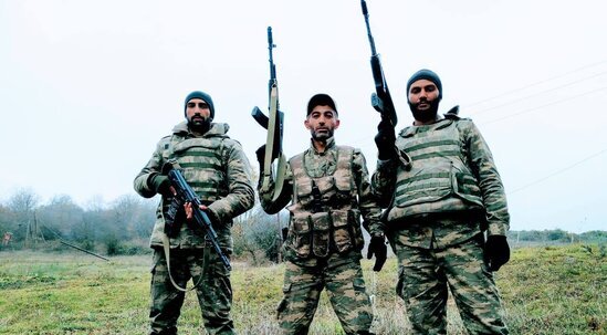 İnternatda böyüyən qəhrəmanımız məşhur FOTOLARından DANIŞDI