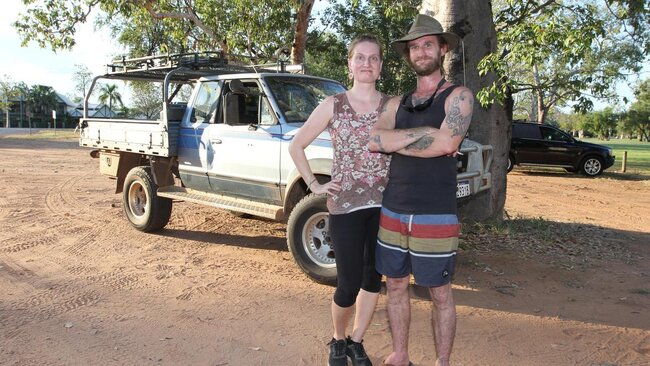 Sevgililər oğrunun dalıyca LÜT QAÇDILAR - FOTO