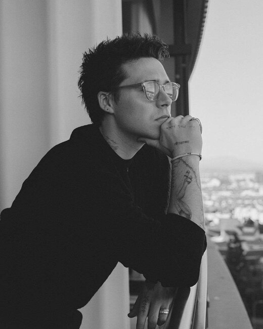 100 döyməsindən 70-ini xanımı üçün etdirib