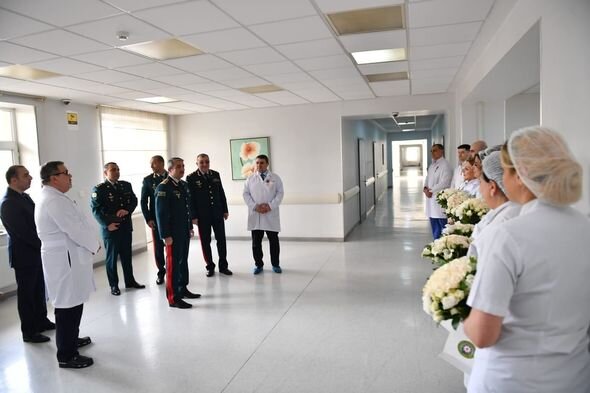 Elçin Quliyev yaralı hərbçimizi ziyarət etdi - FOTO