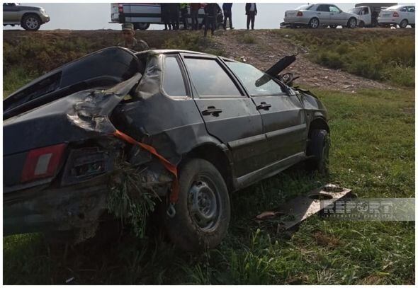 Kürdəmirdə DƏHŞƏT: Avtomobil bir neçə dəfə aşdı, xəsarət alan var - FOTO