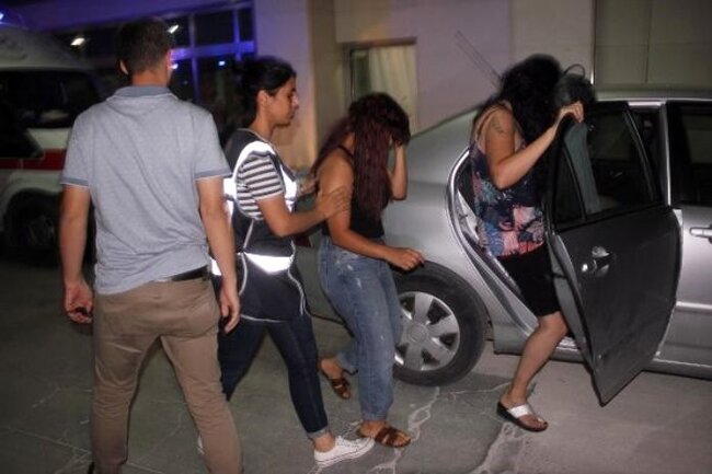 Türkiyədə fahişəlik edən Azərbaycanlı qadında bu xəstəlik aşkarlandı - deportasiya edildi - FOTO