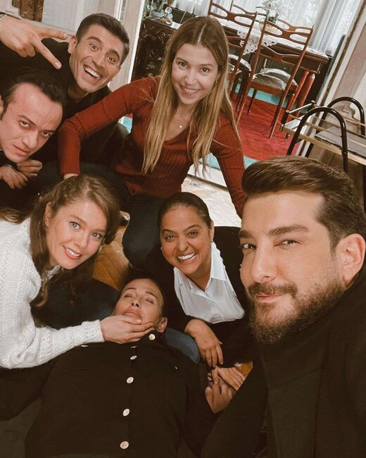 "Camdaki kız"ın aktyorlarının bu fotosu viral oldu