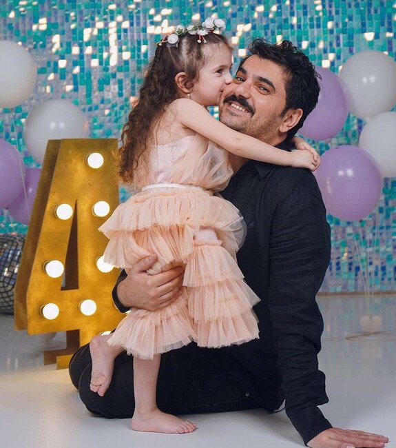 "Fəlakət" 4 yaşlı qızının fotolarını paylaşdı