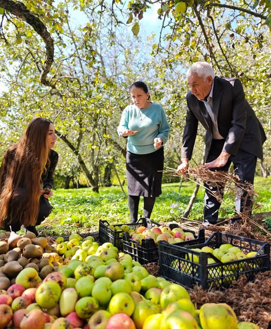 Arzu Əliyeva şamaxılı ailənin qonağı oldu - Fotolar