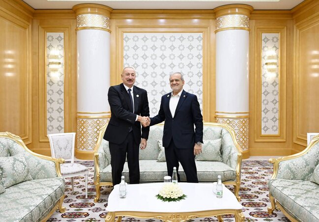 Türkmənbaşı şəhərində İlham Əliyevin Məsud Pezeşkianla görüşü keçirilib - Foto