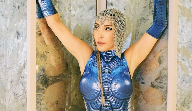 Çimərlikdə burnunu deşdirdi - VİDEO