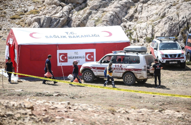 Tədqiqatçı bir müddət mağarada qaldı -FOTOLAR