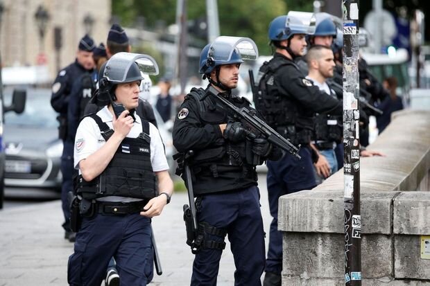 Fransada banka silahlı hücum edildi