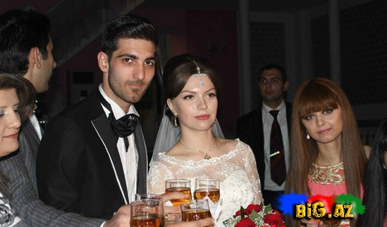 Azərbaycanlı müğənni rus qızla evləndi - FOTO