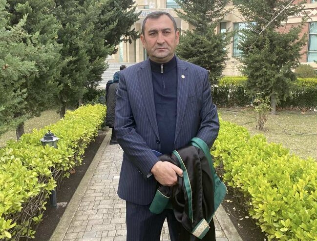 Tanınmış vəkilin fəaliyyəti dayandırılıb