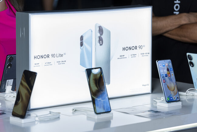 200 meqapikselli "HONOR 90" smartfonunun musiqili təqdimatı