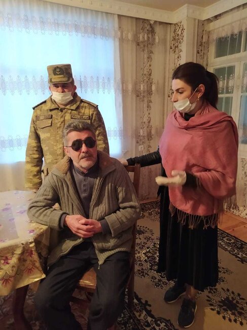 Hərbçilər əlillərə və müharibə veteranlarına baş çəkiblər