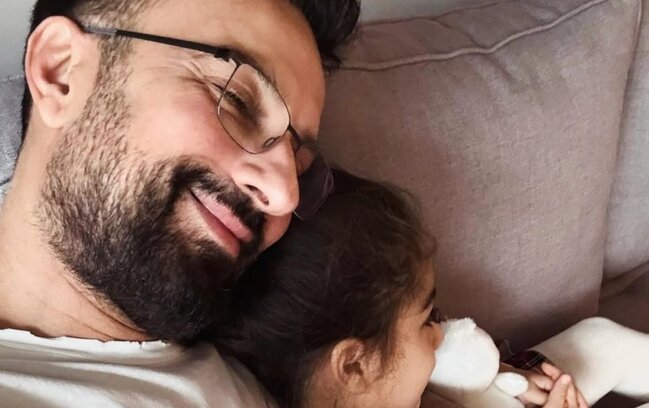 "Atalar, uşaqlarınıza vaxt ayırın" - Tarkan