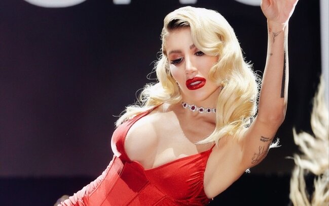 "30 ildir pəhrizdəyəm" - İrəm Derici