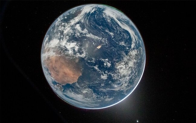 Ay ətrafından Yer belə görünür