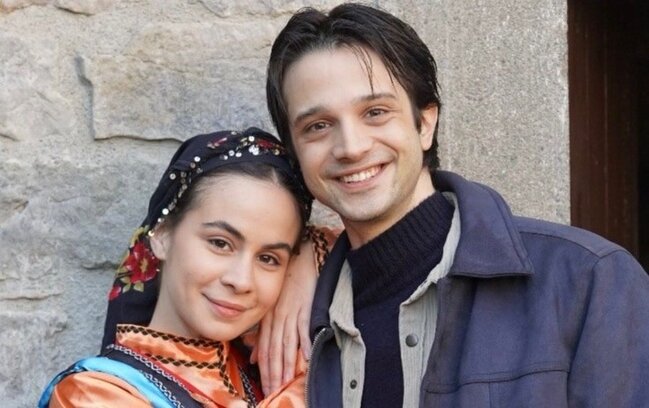 "Taşacak bu deniz"in aktyorları eşq yaşayır