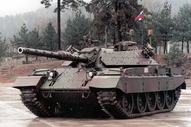Sloveniya Müdafiə Nazirliyi: "Ukraynaya 28 ədəd M-55S tankı təhvil vermişik"