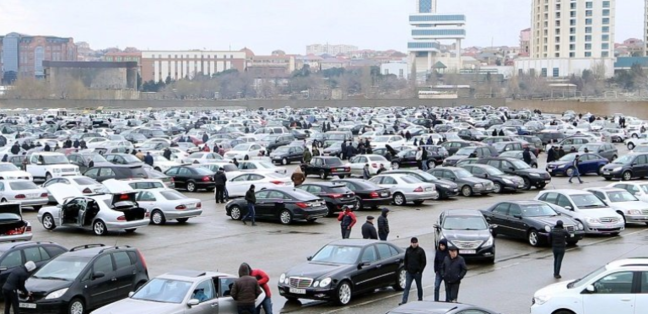 Maşın bazarlarında artan qiymətlər alıcıların " əlini yandırır"