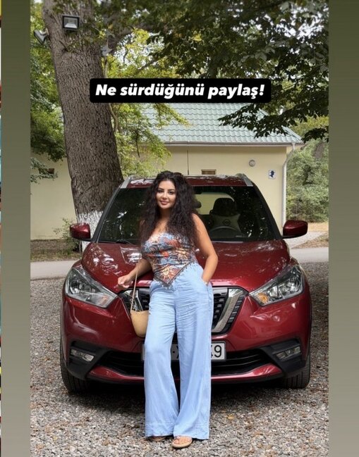 "Maşın şou"da qazandığı həmin avtomobillə foto paylaşdı