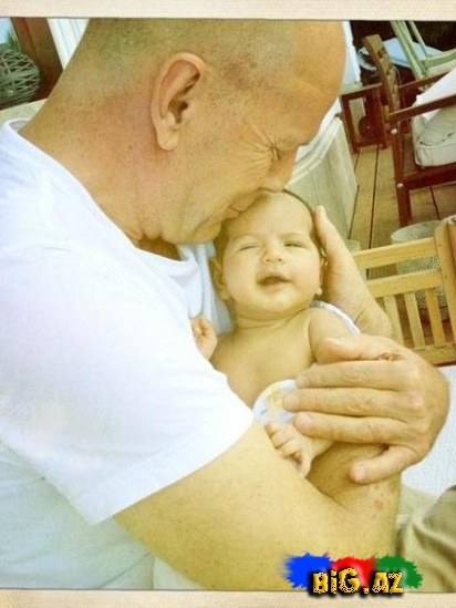 Ulduzların körpələri ilə ilk fotosessiyaları